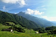 17 Vista sui Piani di Ceresola e verso il Tre Signori